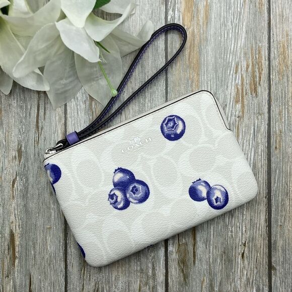 Limited Corner Zip Wristlet Signature Canvas Blueberry Print Bag Purse Wallet - Picture 1 of 9